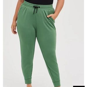 Torrid size 1 Relaxed Fit Active Jogger - Cupro Green